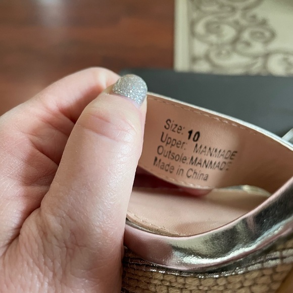 Madden Girl Odalina Ankle Strap Block Heel Silver Raffia Platform sz 10 metallic - Picture 11 of 16